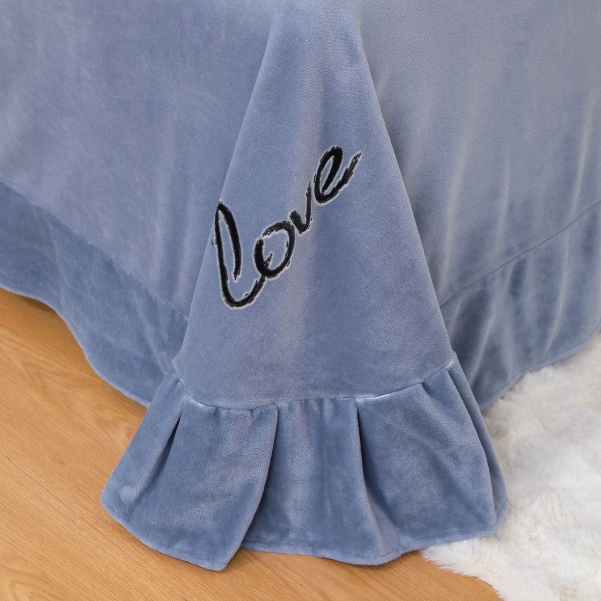 91家纺网 家纺一手货源 找家纺 优姿家纺 2025新款加厚全消光牛奶绒印花四件套 心情爱恋