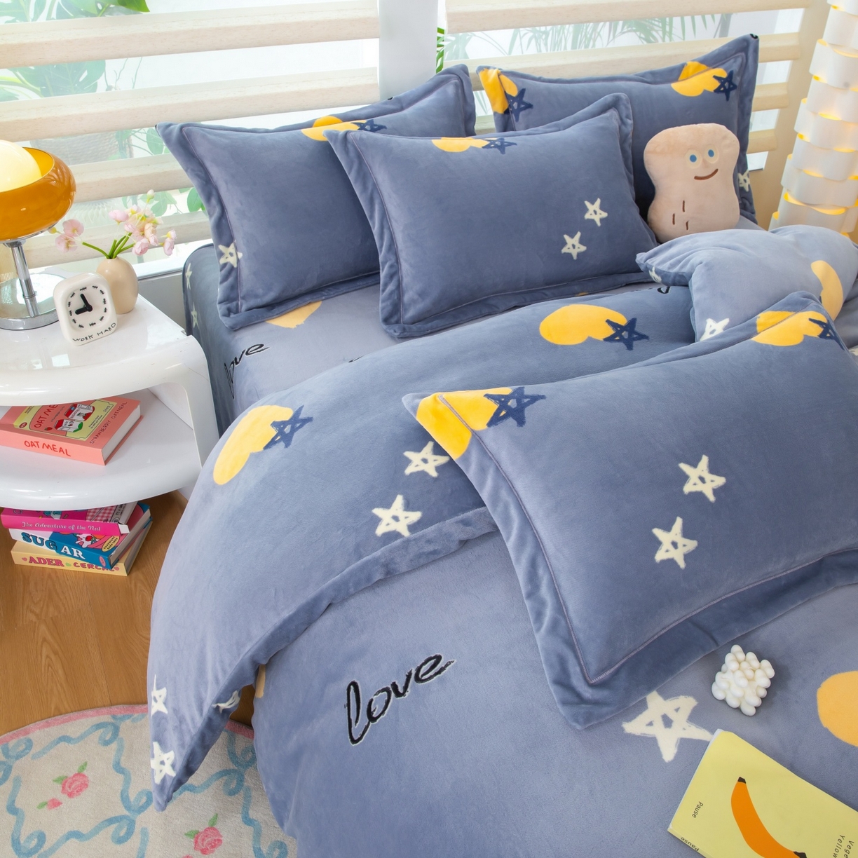 91家纺网 家纺一手货源 找家纺 优姿家纺 2025新款加厚全消光牛奶绒印花四件套 心情爱恋