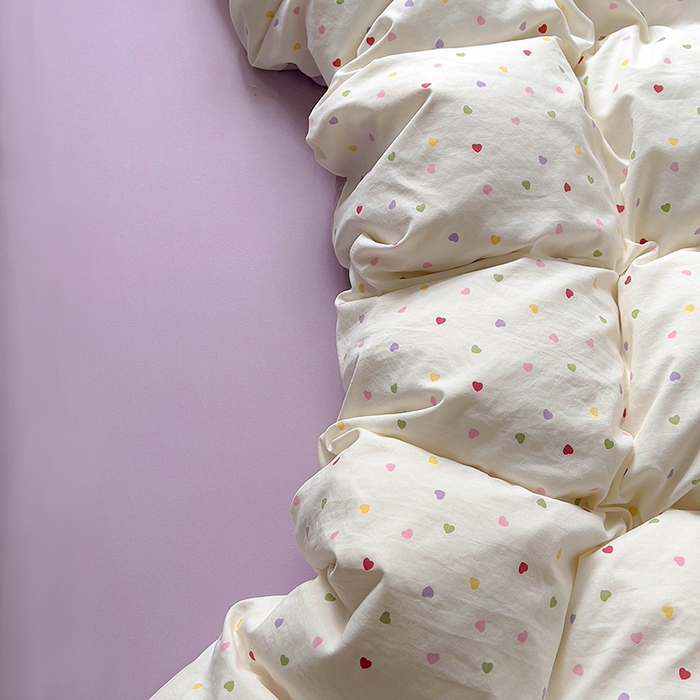 91家纺网 家纺一手货源 找家纺 韩秀家纺 2025新款水洗棉毛巾绣云朵棉四件套 萌趣猫咪彩爱心