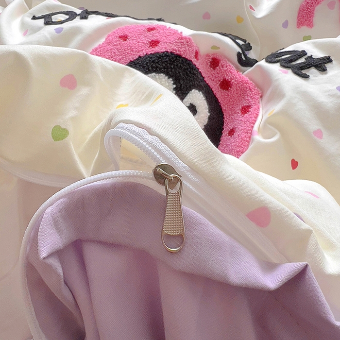 91家纺网 家纺一手货源 找家纺 韩秀家纺 2025新款水洗棉毛巾绣云朵棉四件套 萌趣猫咪彩爱心