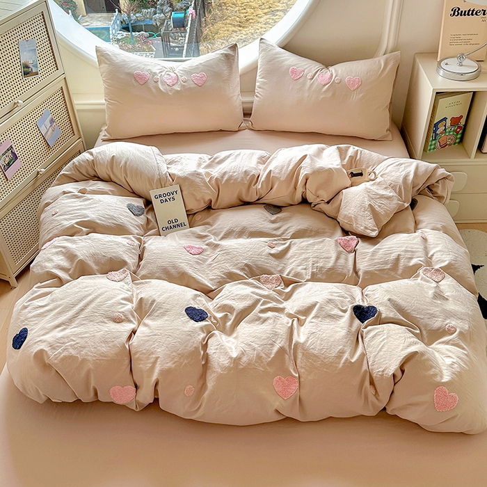 91家纺网 家纺一手货源 找家纺 韩秀家纺 2025新款水洗棉毛巾绣云朵棉四件套 心相印奶茶