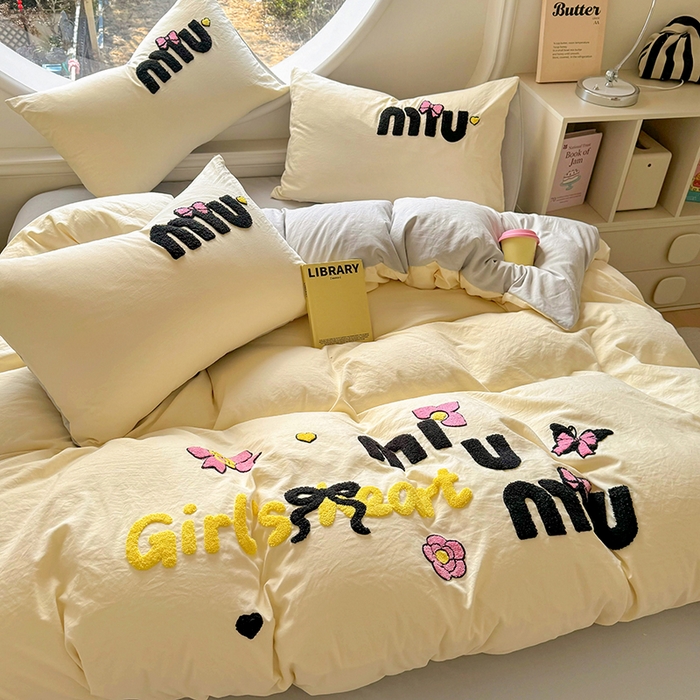 91家纺网 家纺一手货源 找家纺 韩秀家纺 2025新款水洗棉毛巾绣云朵棉四件套 mini蝴蝶结-米加灰