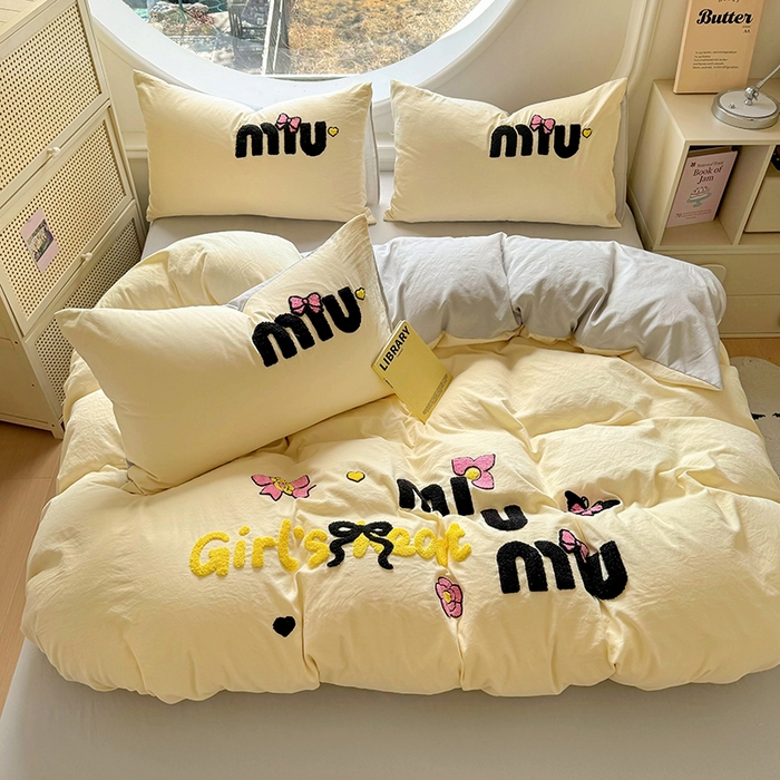 91家纺网 家纺一手货源 找家纺 韩秀家纺 2025新款水洗棉毛巾绣云朵棉四件套 mini蝴蝶结-米加灰