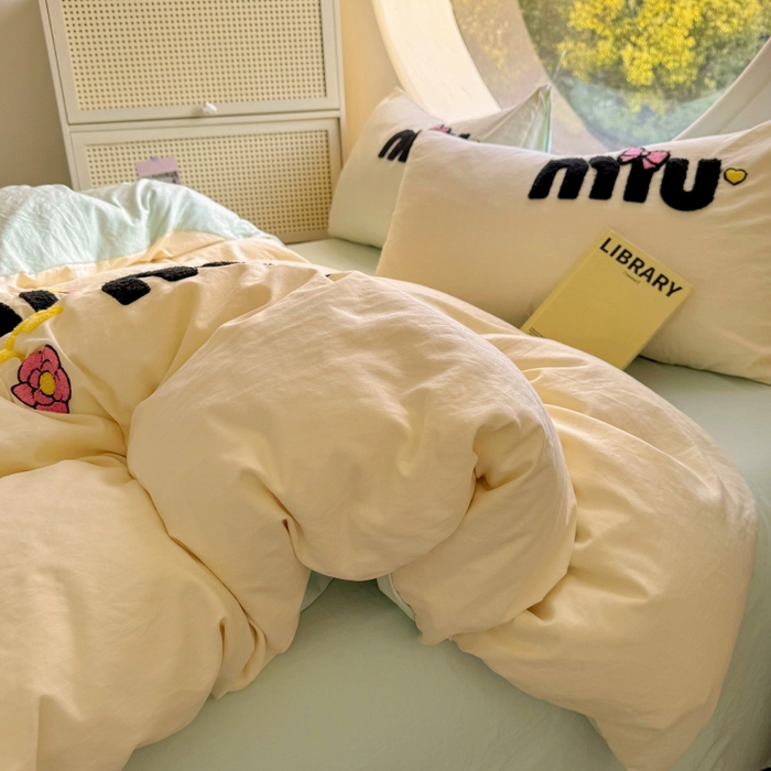 91家纺网 家纺一手货源 找家纺 韩秀家纺 2025新款水洗棉毛巾绣云朵棉四件套 mini蝴蝶结-米+浅绿