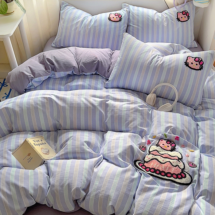 91家纺网 家纺一手货源 找家纺 韩秀家纺 2025新款水洗棉毛巾绣云朵棉四件套 蛋糕派对炫条紫