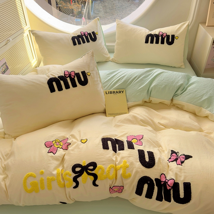 91家纺网 家纺一手货源 找家纺 韩秀家纺 2025新款水洗棉毛巾绣云朵棉四件套 mini蝴蝶结-米+浅绿