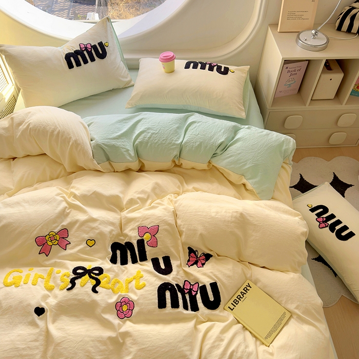 91家纺网 家纺一手货源 找家纺 韩秀家纺 2025新款水洗棉毛巾绣云朵棉四件套 mini蝴蝶结-米+浅绿