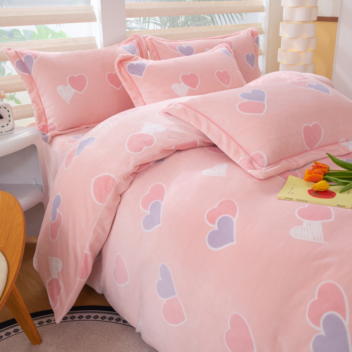 91家纺网 家纺一手货源 找家纺 优姿家纺 2025新款加厚全消光牛奶绒印花四件套 心心相恋