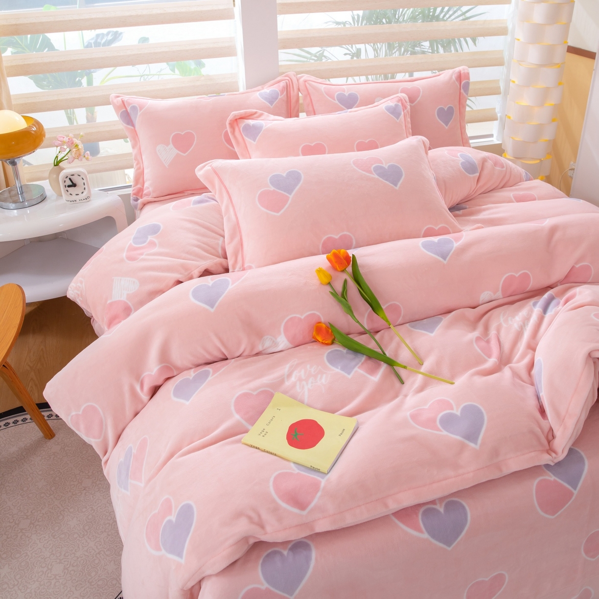 91家纺网 家纺一手货源 找家纺 优姿家纺 2025新款加厚全消光牛奶绒印花四件套 心心相恋