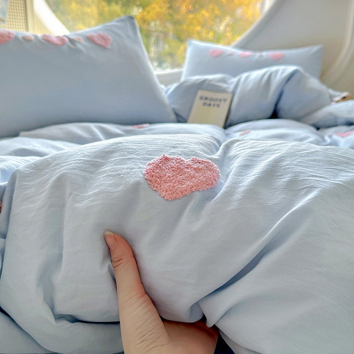 91家纺网 家纺一手货源 找家纺 韩秀家纺 2025新款水洗棉毛巾绣云朵棉四件套 心相印浅兰