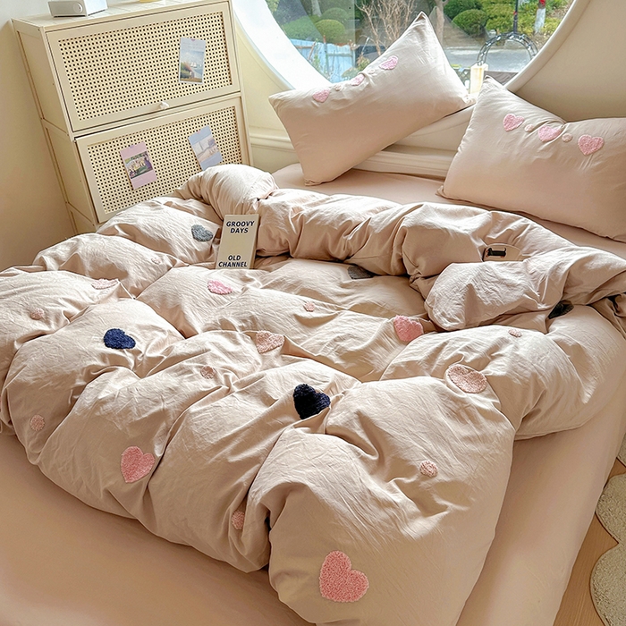 91家纺网 家纺一手货源 找家纺 韩秀家纺 2025新款水洗棉毛巾绣云朵棉四件套 心相印奶茶