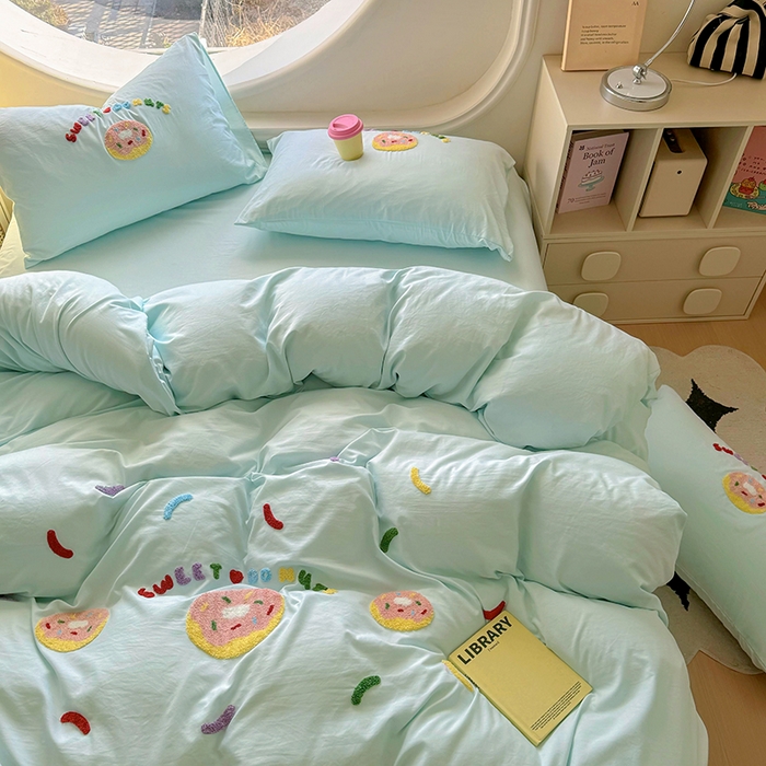 91家纺网 家纺一手货源 找家纺 韩秀家纺 2025新款水洗棉毛巾绣云朵棉四件套 甜甜圈-浅兰