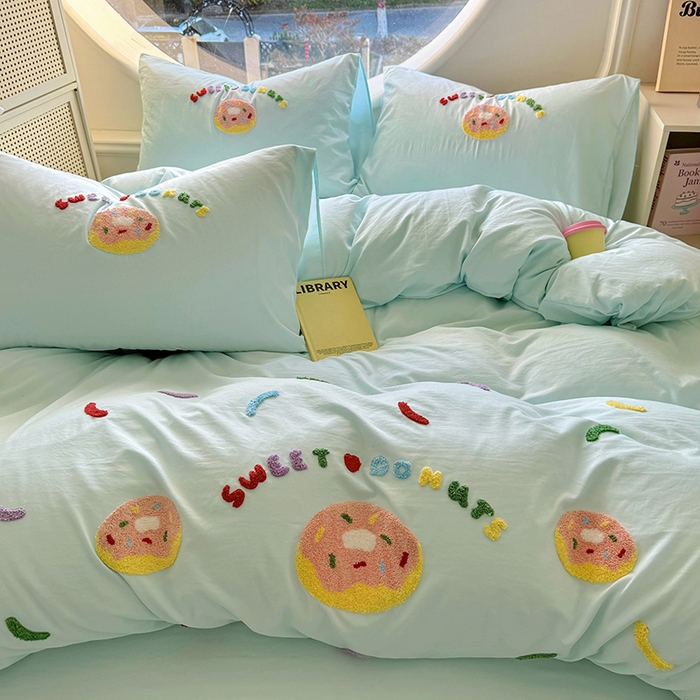 91家纺网 家纺一手货源 找家纺 韩秀家纺 2025新款水洗棉毛巾绣云朵棉四件套 甜甜圈-浅兰