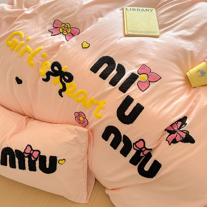 91家纺网 家纺一手货源 找家纺 韩秀家纺 2025新款水洗棉毛巾绣云朵棉四件套 mini蝴蝶结-浅玉