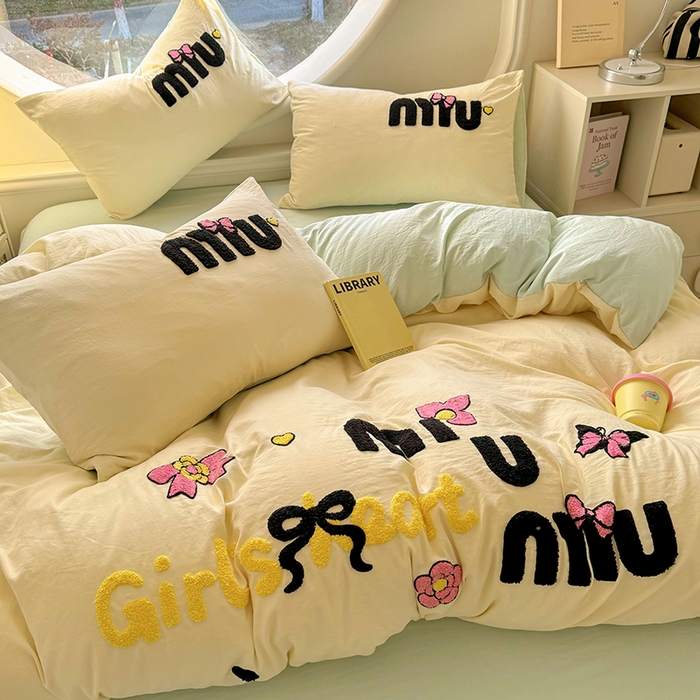 91家纺网 家纺一手货源 找家纺 韩秀家纺 2025新款水洗棉毛巾绣云朵棉四件套 mini蝴蝶结-米+浅绿