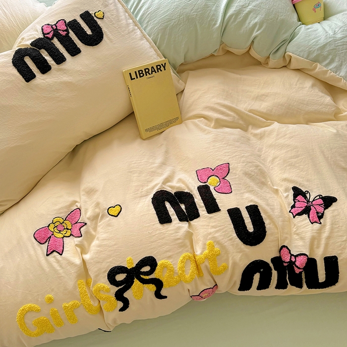 91家纺网 家纺一手货源 找家纺 韩秀家纺 2025新款水洗棉毛巾绣云朵棉四件套 mini蝴蝶结-米+浅绿