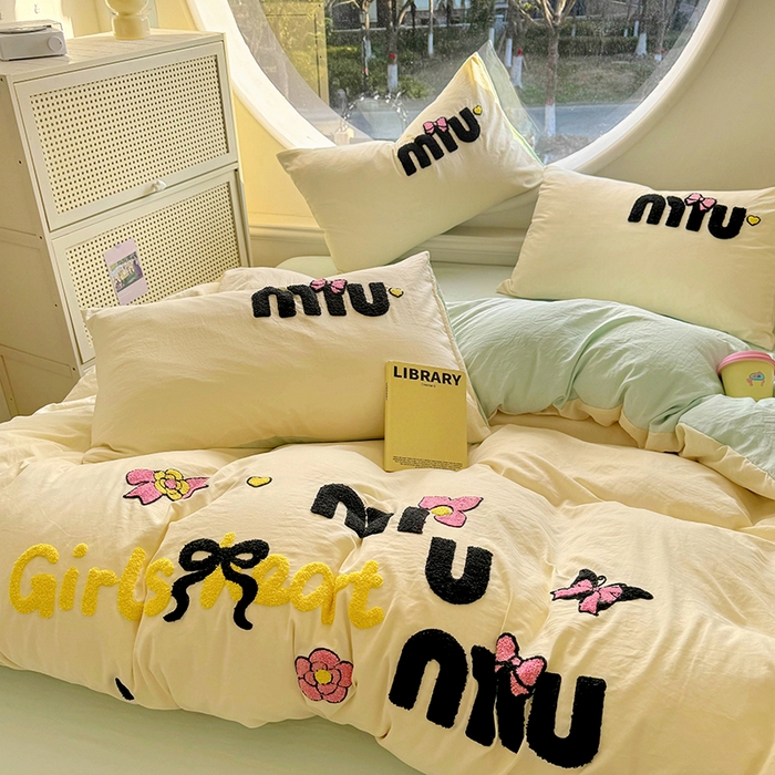 91家纺网 家纺一手货源 找家纺 韩秀家纺 2025新款水洗棉毛巾绣云朵棉四件套 mini蝴蝶结-米+浅绿