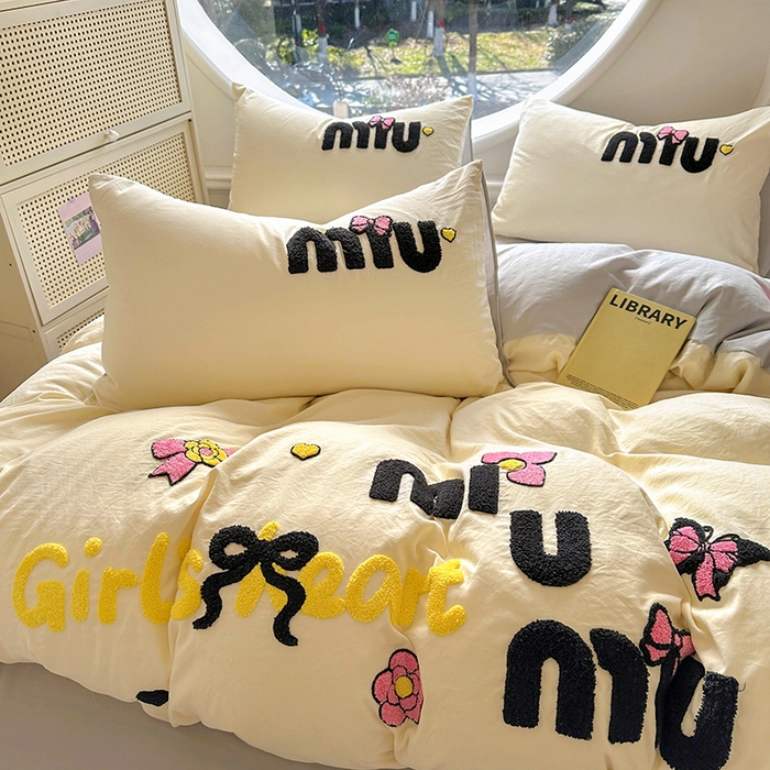 91家纺网 家纺一手货源 找家纺 韩秀家纺 2025新款水洗棉毛巾绣云朵棉四件套 mini蝴蝶结-米加灰