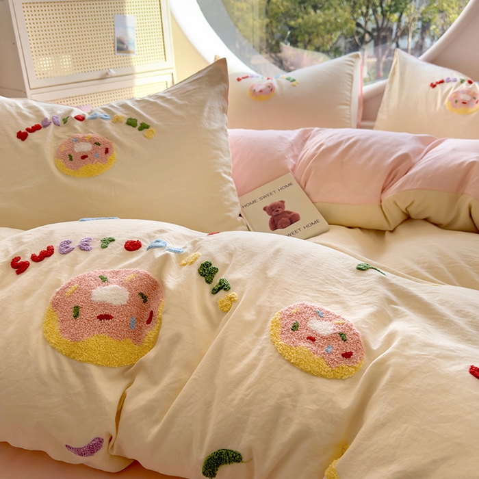 91家纺网 家纺一手货源 找家纺 韩秀家纺 2025新款水洗棉毛巾绣云朵棉四件套 甜甜圈-米黄拼玉