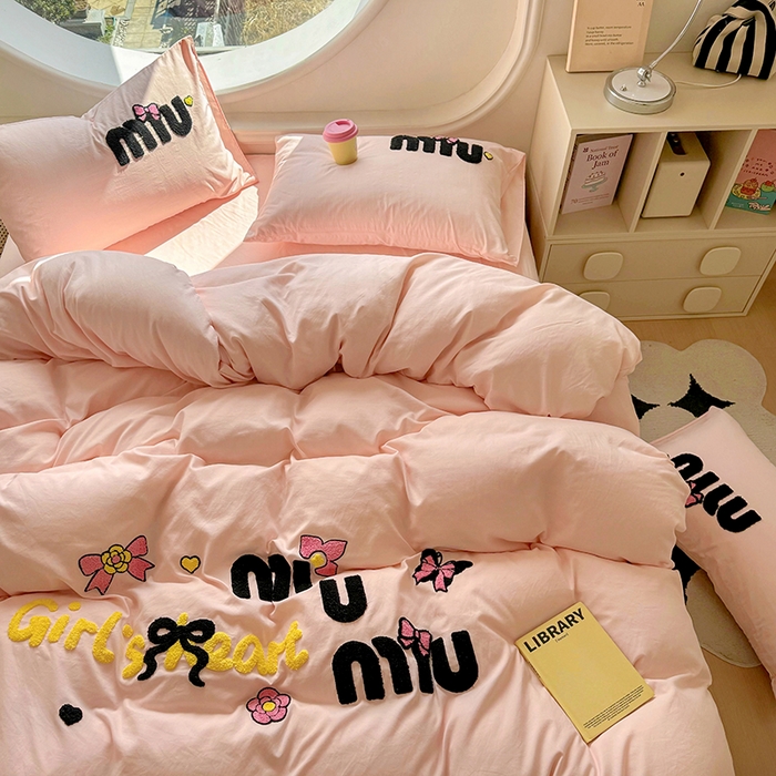 91家纺网 家纺一手货源 找家纺 韩秀家纺 2025新款水洗棉毛巾绣云朵棉四件套 mini蝴蝶结-浅玉