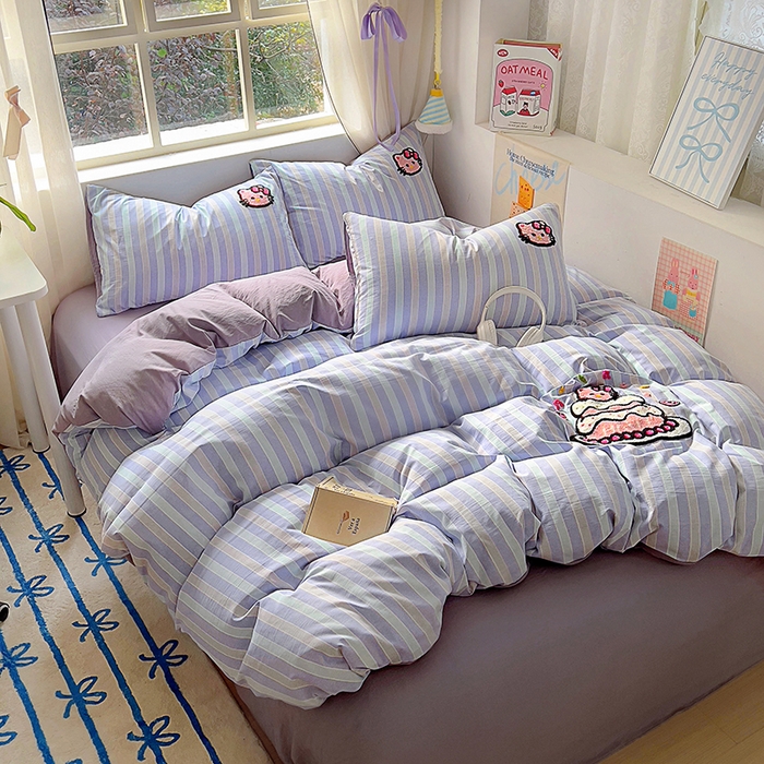 91家纺网 家纺一手货源 找家纺 韩秀家纺 2025新款水洗棉毛巾绣云朵棉四件套 蛋糕派对炫条紫