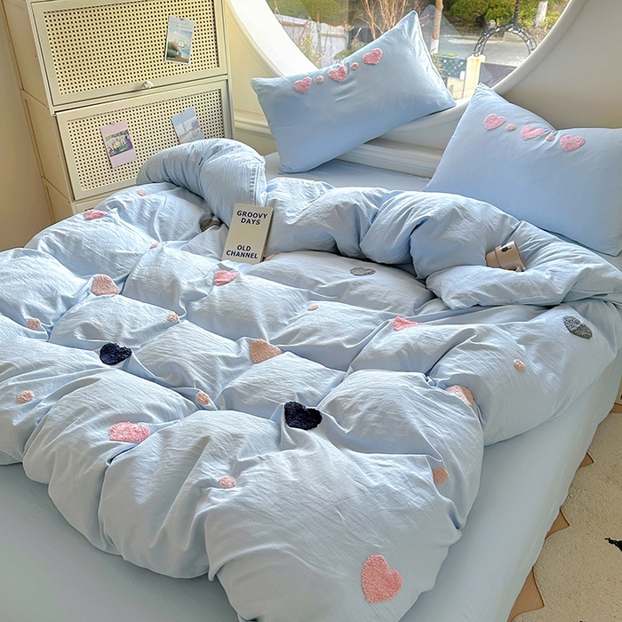 91家纺网 家纺一手货源 找家纺 韩秀家纺 2025新款水洗棉毛巾绣云朵棉四件套 心相印浅兰