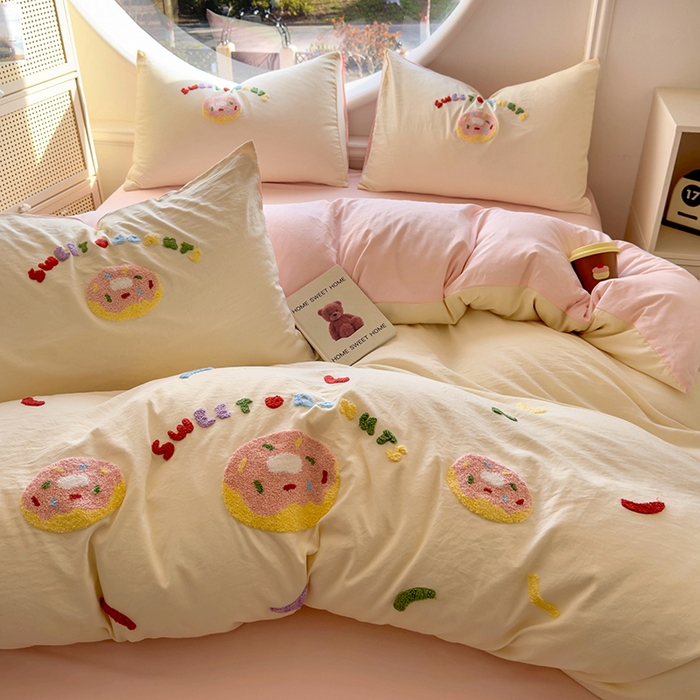 91家纺网 家纺一手货源 找家纺 韩秀家纺 2025新款水洗棉毛巾绣云朵棉四件套 甜甜圈-米黄拼玉