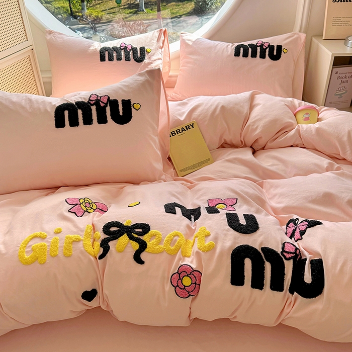 91家纺网 家纺一手货源 找家纺 韩秀家纺 2025新款水洗棉毛巾绣云朵棉四件套 mini蝴蝶结-浅玉