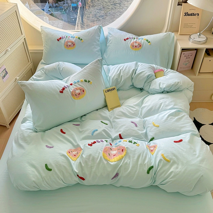 91家纺网 家纺一手货源 找家纺 韩秀家纺 2025新款水洗棉毛巾绣云朵棉四件套 甜甜圈-浅兰