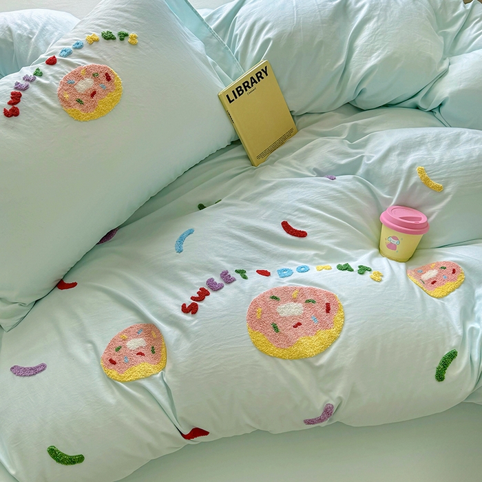 91家纺网 家纺一手货源 找家纺 韩秀家纺 2025新款水洗棉毛巾绣云朵棉四件套 甜甜圈-浅兰