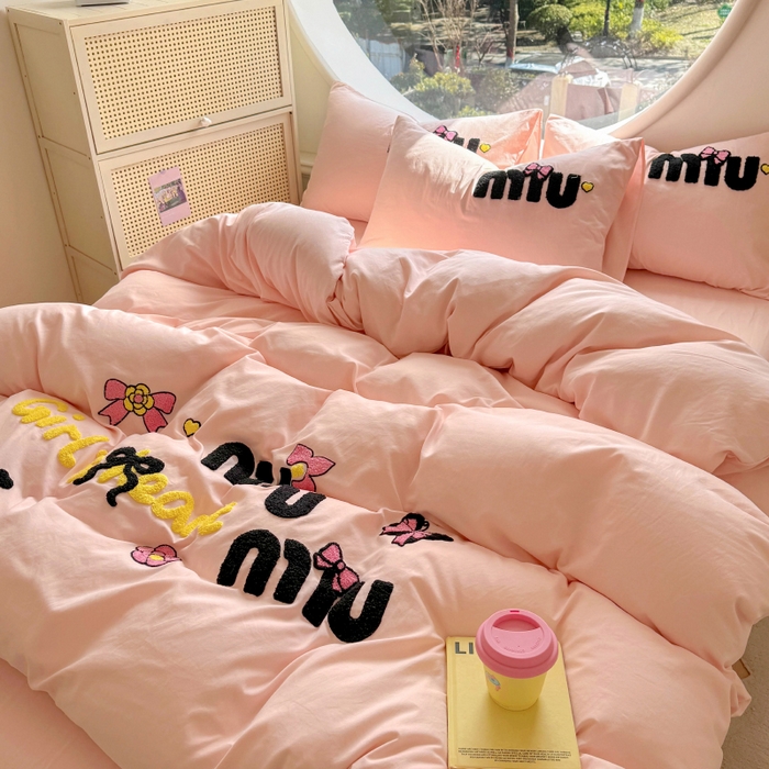 91家纺网 家纺一手货源 找家纺 韩秀家纺 2025新款水洗棉毛巾绣云朵棉四件套 mini蝴蝶结-浅玉