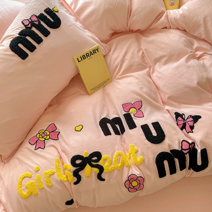 91家纺网 家纺一手货源 找家纺 韩秀家纺 2025新款水洗棉毛巾绣云朵棉四件套 mini蝴蝶结-浅玉