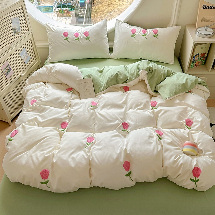 91家纺网 家纺一手货源 找家纺 韩秀家纺 2025新款水洗棉毛巾绣云朵棉四件套 爱情玫瑰米拼绿