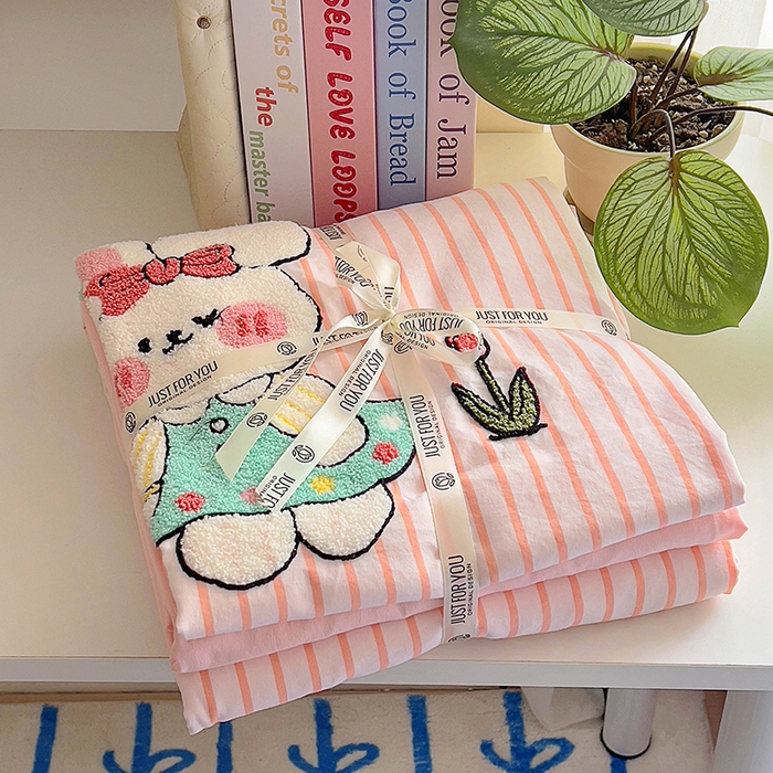 91家纺网 家纺一手货源 找家纺 韩秀家纺 2025新款水洗棉毛巾绣云朵棉四件套 可爱兔云粉色