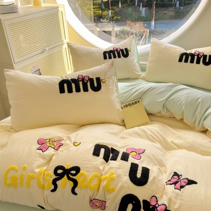 91家纺网 家纺一手货源 找家纺 韩秀家纺 2025新款水洗棉毛巾绣云朵棉四件套 mini蝴蝶结-米+浅绿