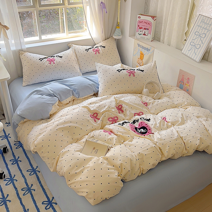 91家纺网 家纺一手货源 找家纺 韩秀家纺 2025新款水洗棉毛巾绣云朵棉四件套 萌趣猫咪波点