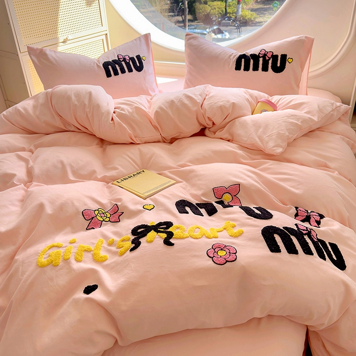 91家纺网 家纺一手货源 找家纺 韩秀家纺 2025新款水洗棉毛巾绣云朵棉四件套 mini蝴蝶结-浅玉