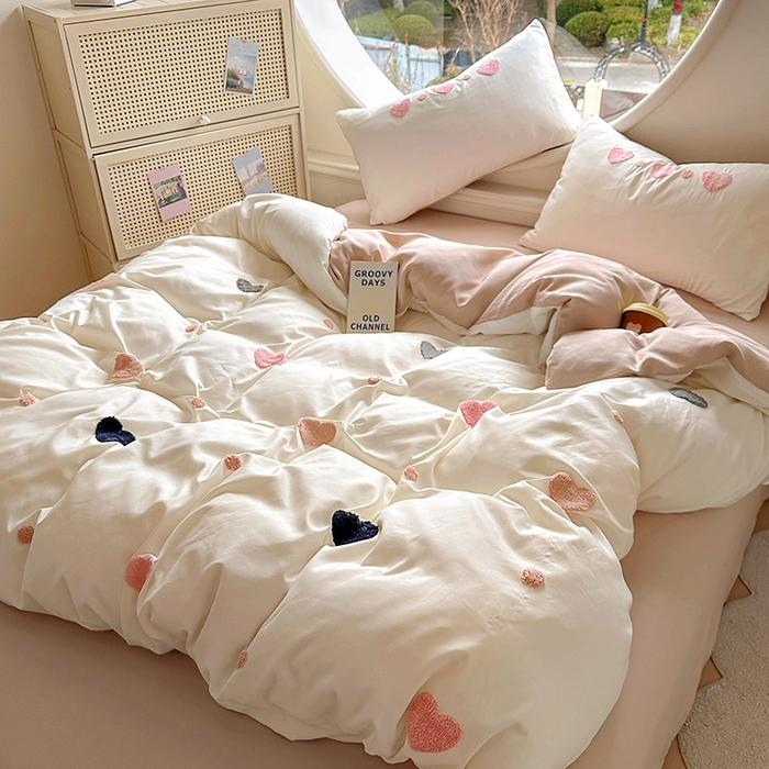 91家纺网 家纺一手货源 找家纺 韩秀家纺 2025新款水洗棉毛巾绣云朵棉四件套 心相印米拼奶茶