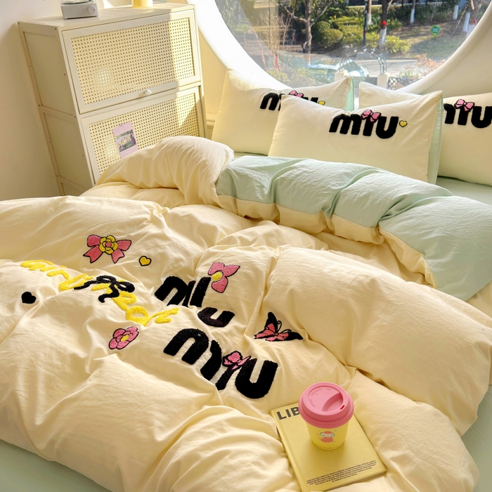 91家纺网 家纺一手货源 找家纺 韩秀家纺 2025新款水洗棉毛巾绣云朵棉四件套 mini蝴蝶结-米+浅绿