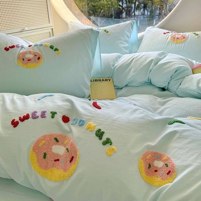 91家纺网 家纺一手货源 找家纺 韩秀家纺 2025新款水洗棉毛巾绣云朵棉四件套 甜甜圈-浅兰