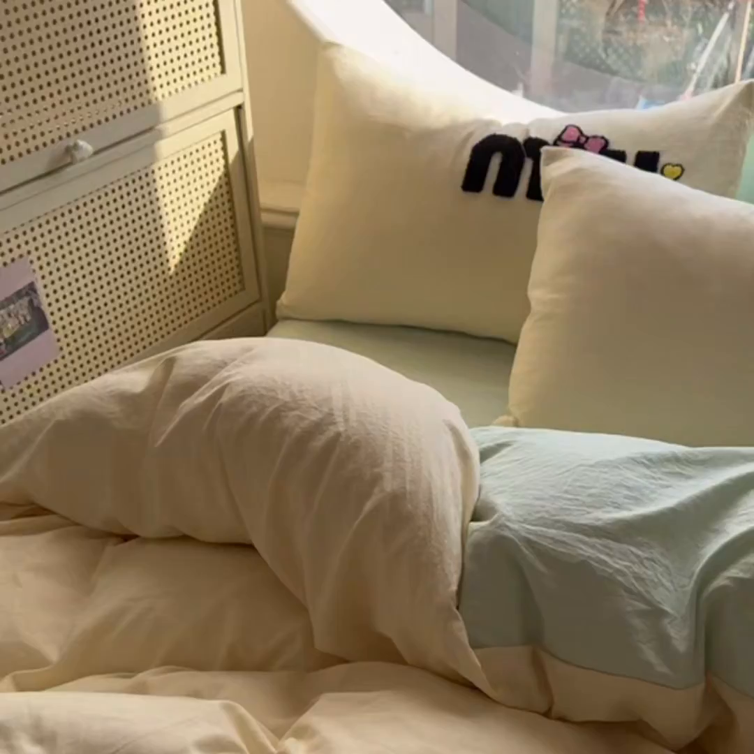 91家纺网 家纺一手货源 找家纺 韩秀家纺 2025新款水洗棉毛巾绣云朵棉四件套 mini蝴蝶结-米+浅绿