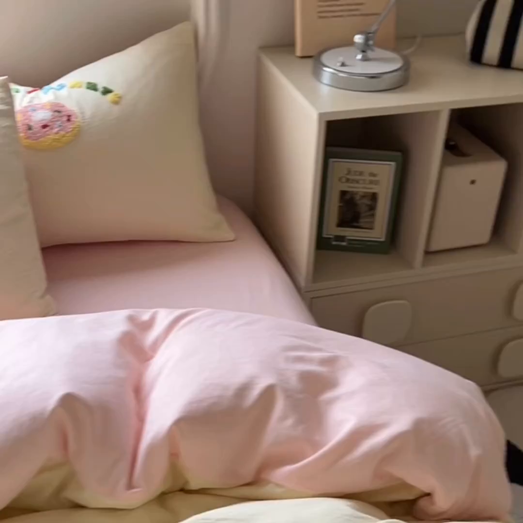 91家纺网 家纺一手货源 找家纺 韩秀家纺 2025新款水洗棉毛巾绣云朵棉四件套 甜甜圈-米黄拼玉