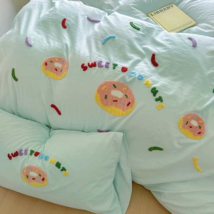 91家纺网 家纺一手货源 找家纺 韩秀家纺 2025新款水洗棉毛巾绣云朵棉四件套 甜甜圈-浅兰