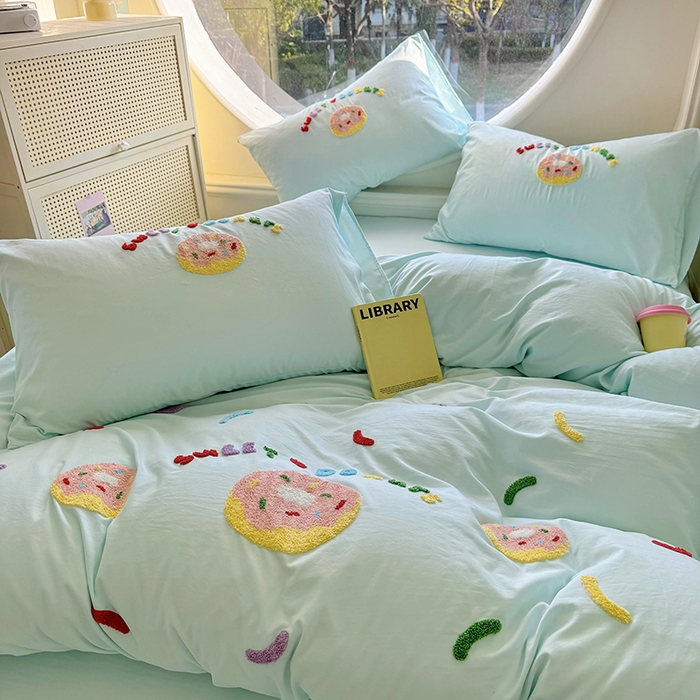 91家纺网 家纺一手货源 找家纺 韩秀家纺 2025新款水洗棉毛巾绣云朵棉四件套 甜甜圈-浅兰