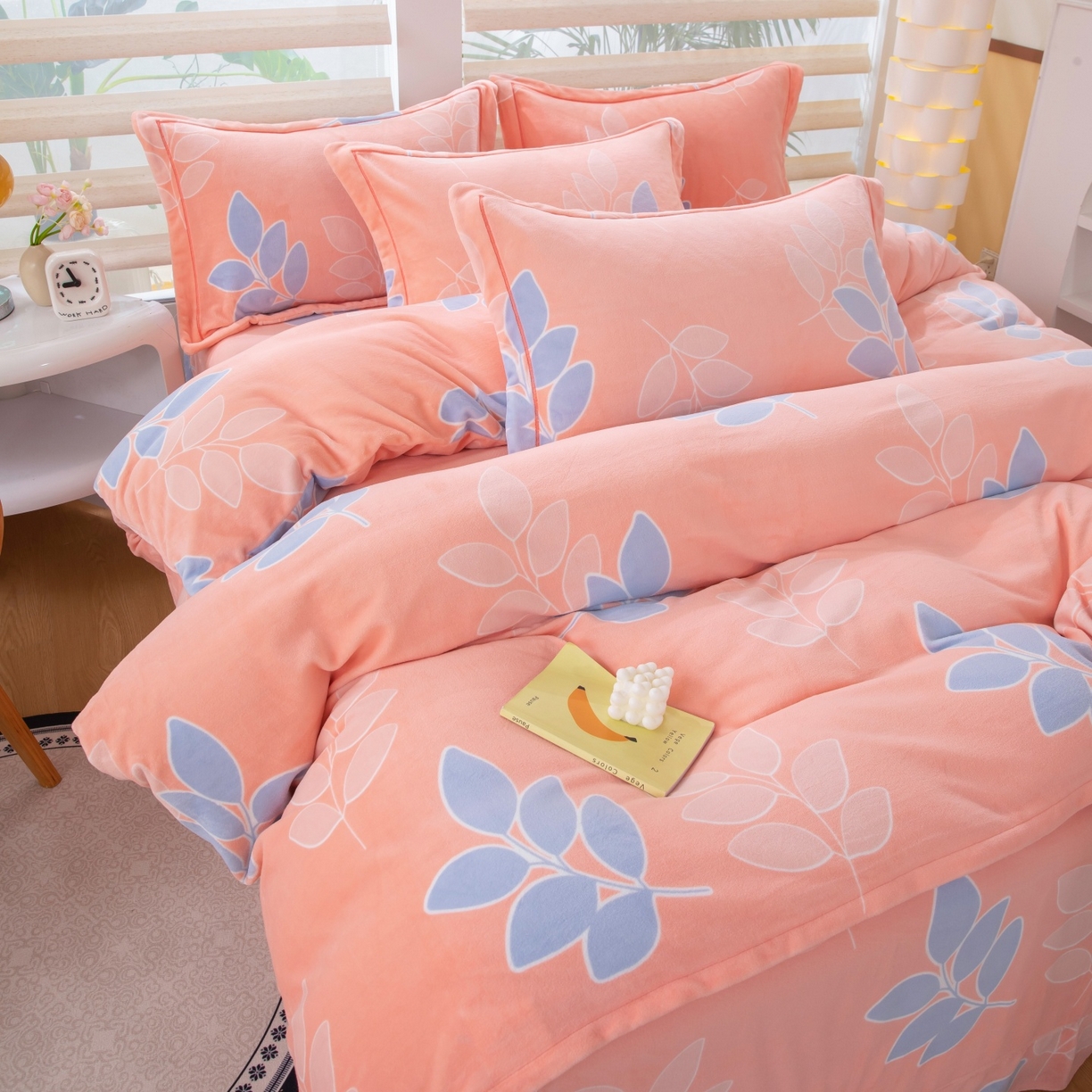 91家纺网 家纺一手货源 找家纺 优姿家纺 2025新款加厚全消光牛奶绒印花四件套 叶叶飘香