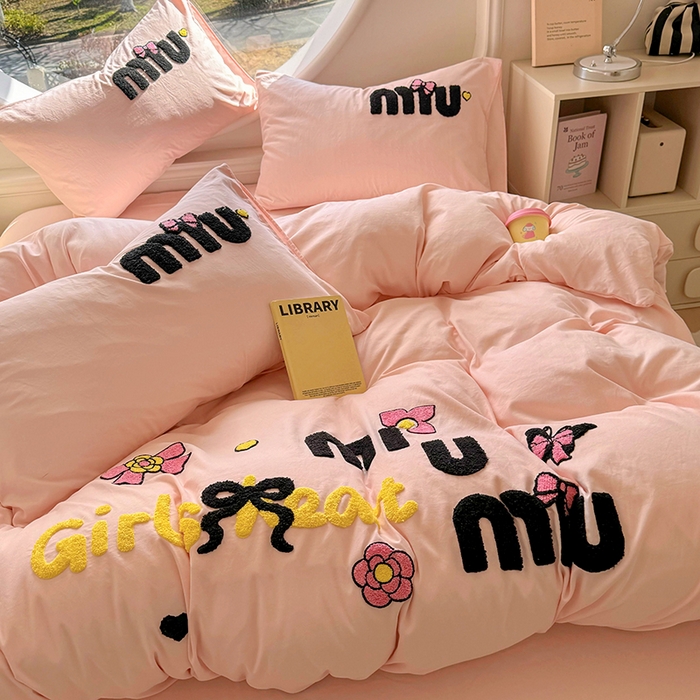 91家纺网 家纺一手货源 找家纺 韩秀家纺 2025新款水洗棉毛巾绣云朵棉四件套 mini蝴蝶结-浅玉