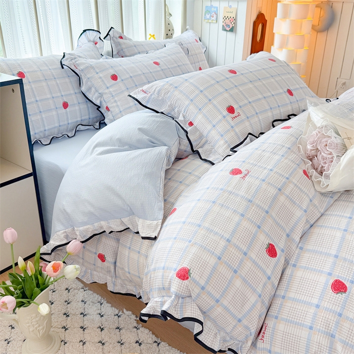 91家纺网 家纺一手货源 找家纺 艾特你 2025新款云感皱皱双层纱黑色包边四件套 黑边-格子草莓