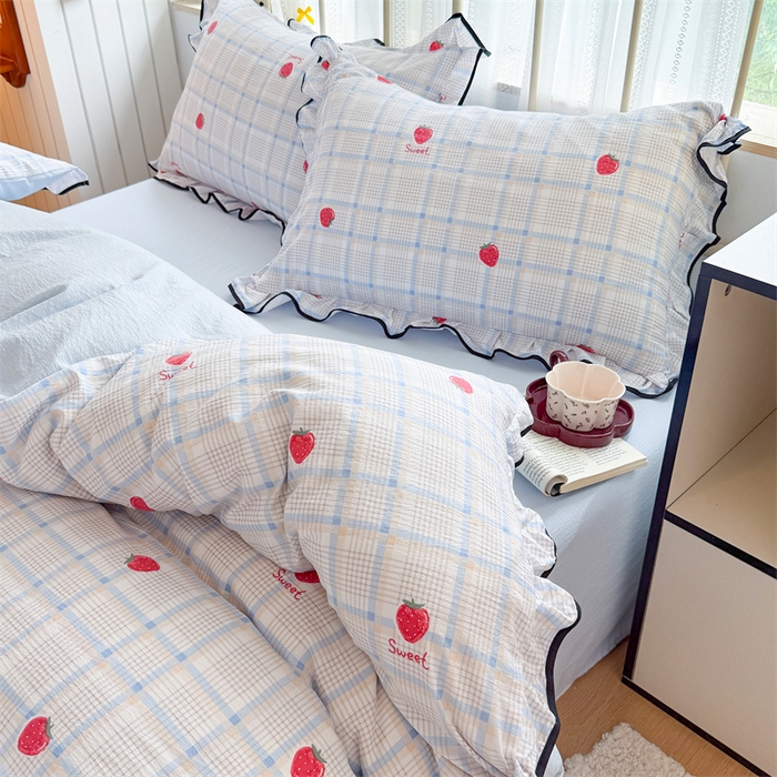 91家纺网 家纺一手货源 找家纺 艾特你 2025新款云感皱皱双层纱黑色包边四件套 黑边-格子草莓