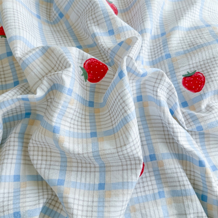 91家纺网 家纺一手货源 找家纺 艾特你 2025新款云感皱皱双层纱黑色包边四件套 黑边-格子草莓