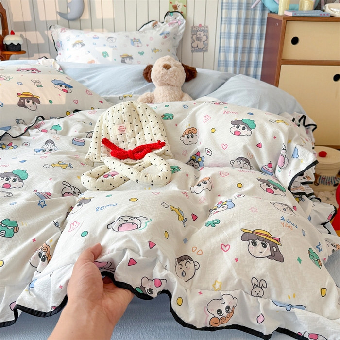 91家纺网 家纺一手货源 找家纺 艾特你 2025新款云感皱皱双层纱黑色包边四件套 黑边-快乐家族